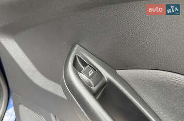 Хэтчбек Ford Focus 2012 в 