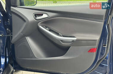 Хэтчбек Ford Focus 2012 в 