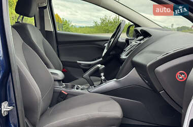 Хэтчбек Ford Focus 2012 в 