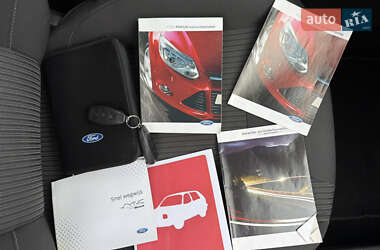 Хэтчбек Ford Focus 2012 в 