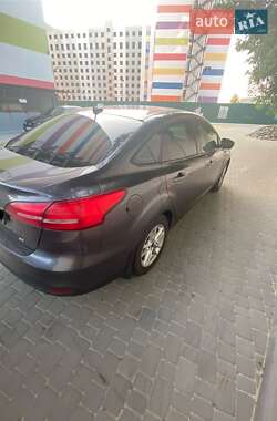 Седан Ford Focus 2015 в 