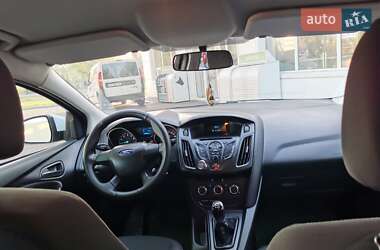 Хетчбек Ford Focus 2012 в 