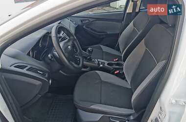 Хетчбек Ford Focus 2012 в 