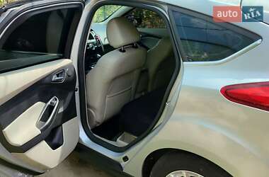 Хэтчбек Ford Focus 2012 в 