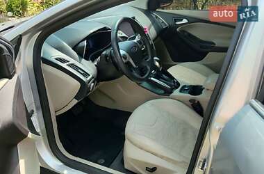 Хэтчбек Ford Focus 2012 в 