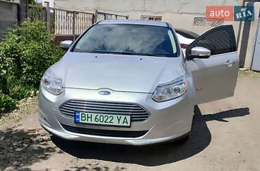 Хэтчбек Ford Focus 2012 в 