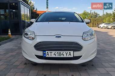 Хэтчбек Ford Focus 2015 в 