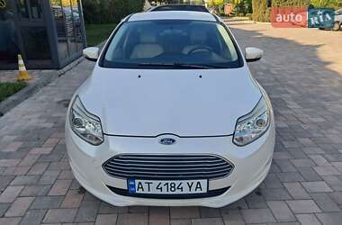 Хэтчбек Ford Focus 2015 в 