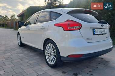 Хэтчбек Ford Focus 2015 в 