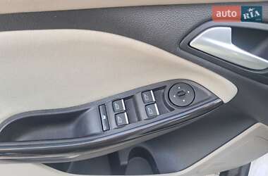 Хэтчбек Ford Focus 2015 в 