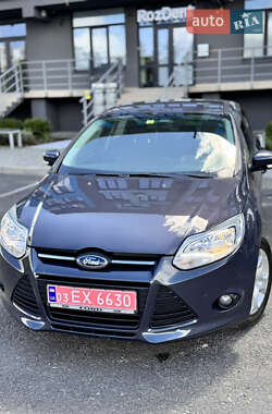Хэтчбек Ford Focus 2011 в 