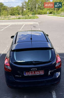 Хэтчбек Ford Focus 2011 в 