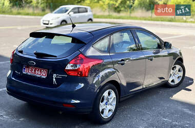 Хэтчбек Ford Focus 2011 в 