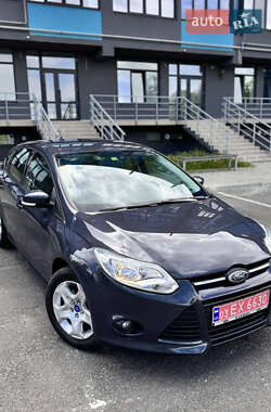 Хэтчбек Ford Focus 2011 в 