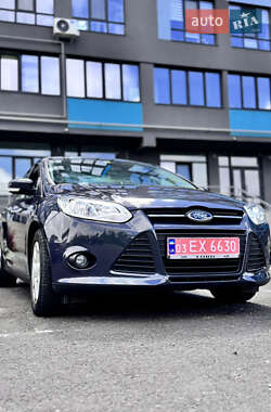 Хэтчбек Ford Focus 2011 в 