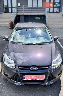 Хэтчбек Ford Focus 2011 в 