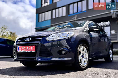 Хэтчбек Ford Focus 2011 в 