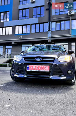 Хэтчбек Ford Focus 2011 в 