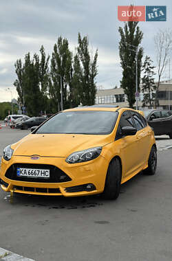 Хэтчбек Ford Focus 2012 в 