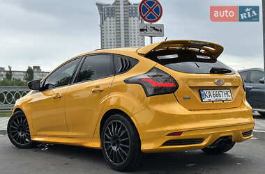 Хэтчбек Ford Focus 2012 в 