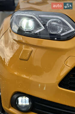 Хэтчбек Ford Focus 2012 в 