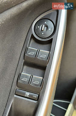 Хэтчбек Ford Focus 2012 в 