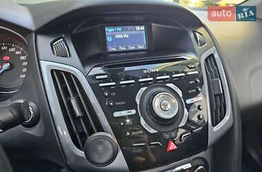 Седан Ford Focus 2011 в 