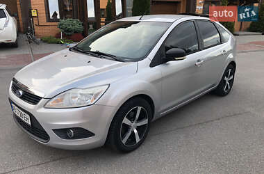 Хэтчбек Ford Focus 2011 в 