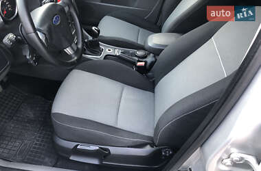 Хэтчбек Ford Focus 2011 в 
