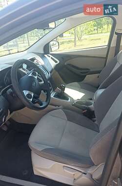 Хэтчбек Ford Focus 2011 в 