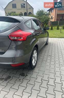 Хетчбек Ford Focus 2015 в 