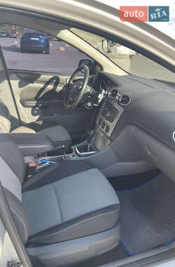Хэтчбек Ford Focus 2010 в 