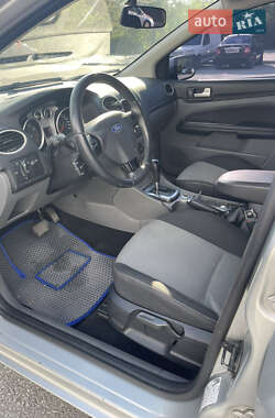 Хэтчбек Ford Focus 2010 в 