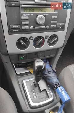 Хэтчбек Ford Focus 2006 в 