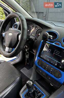 Хэтчбек Ford Focus 2004 в 