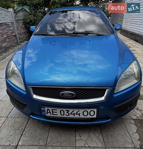 Хэтчбек Ford Focus 2004 в 