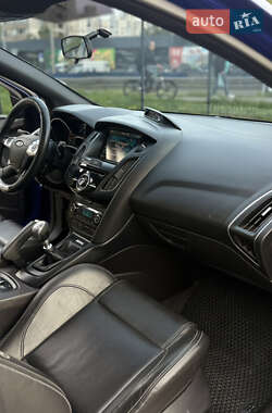 Хэтчбек Ford Focus 2013 в 