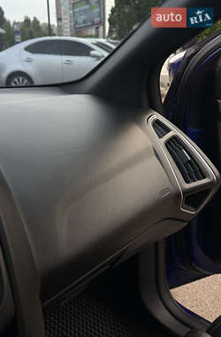 Хэтчбек Ford Focus 2013 в 