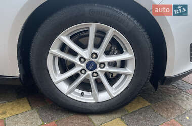 Хэтчбек Ford Focus 2015 в 