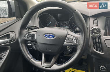 Хэтчбек Ford Focus 2015 в 