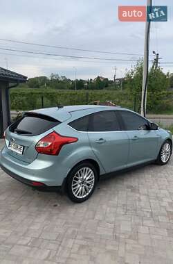 Хэтчбек Ford Focus 2012 в 