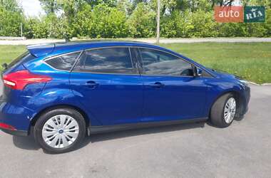 Хэтчбек Ford Focus 2015 в 