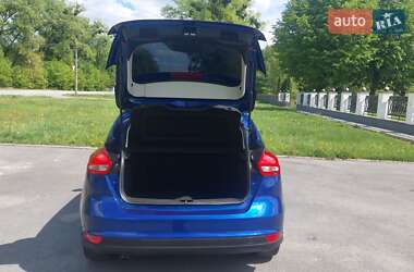 Хэтчбек Ford Focus 2015 в 