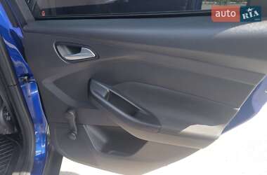 Хэтчбек Ford Focus 2015 в 
