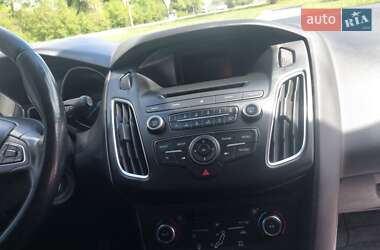 Хэтчбек Ford Focus 2015 в 