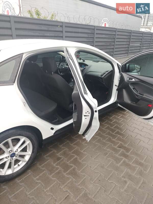 Седан Ford Focus 2016 в Киеве