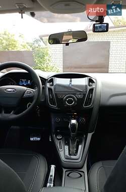 Хэтчбек Ford Focus 2015 в 