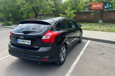 Хэтчбек Ford Focus 2014 в 
