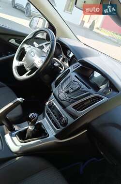 Хэтчбек Ford Focus 2014 в 