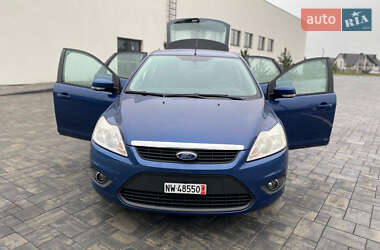 Хэтчбек Ford Focus 2010 в 